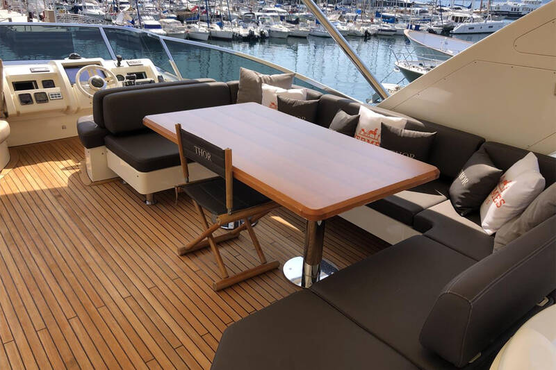 Dining area on flybridge