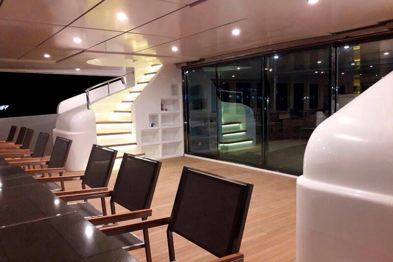 Dining area in cockpit 