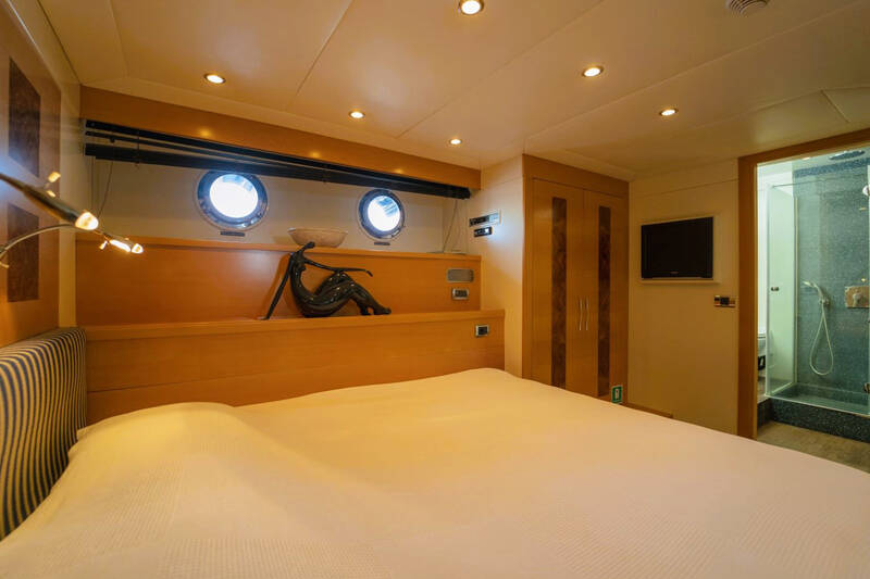 Double cabin