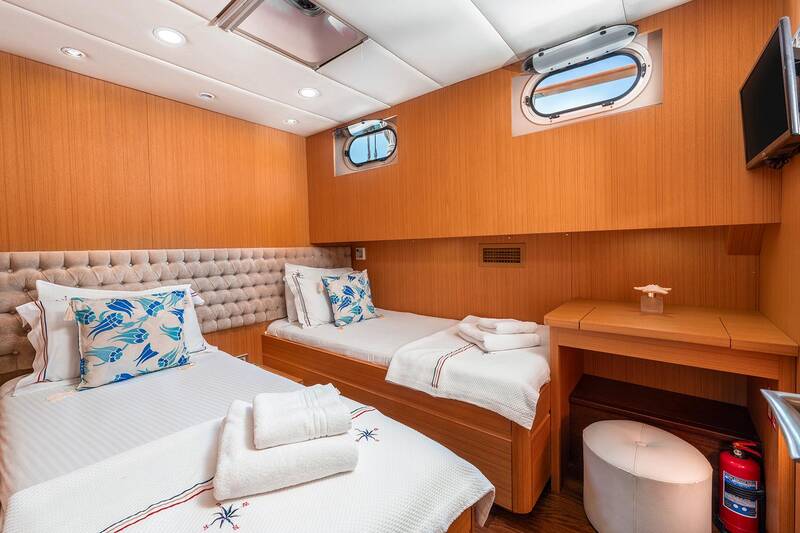 Guest cabin with singles