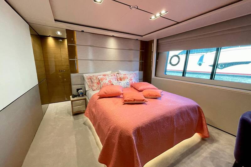 Guest cabin on port side 