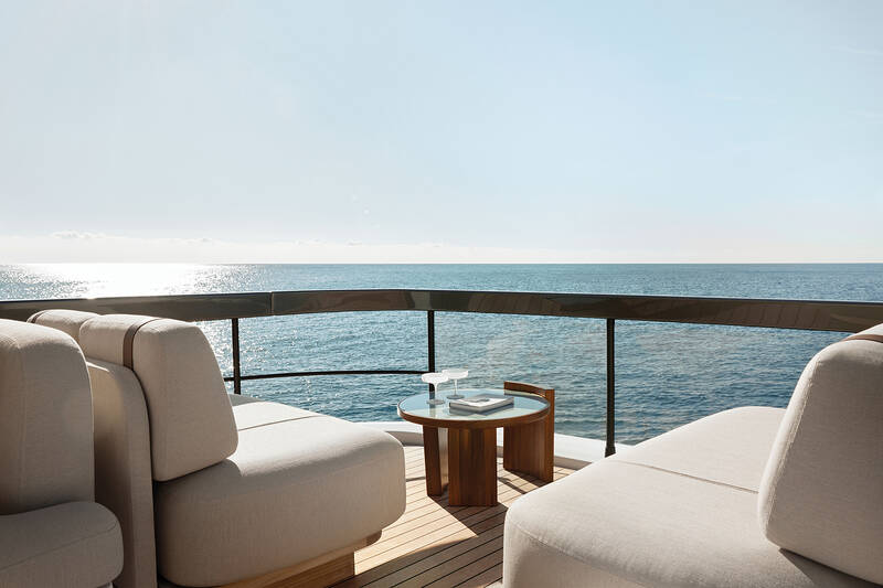 Lounge area on aft flybridge