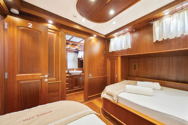 Guest cabin with singles