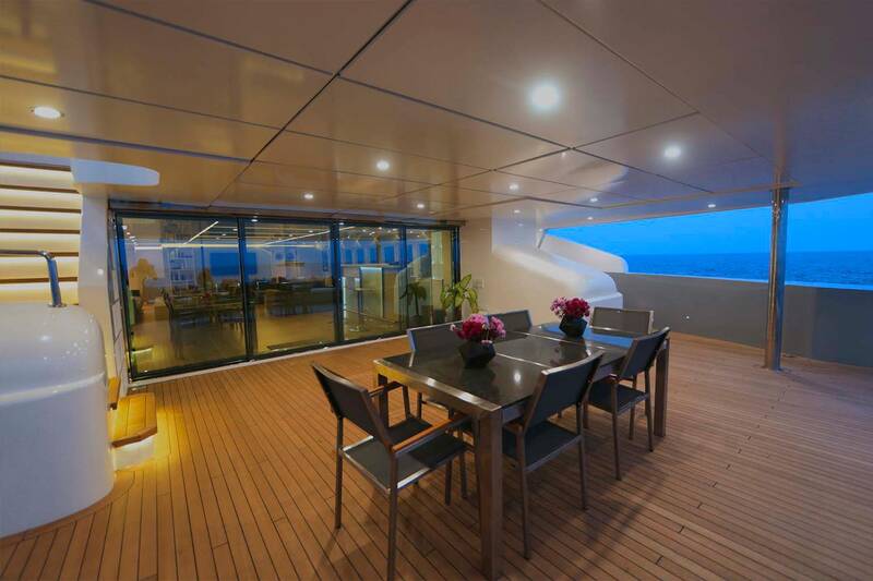 Dining area in cockpit 