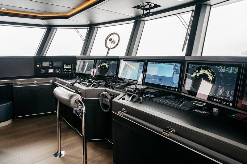 Helm station