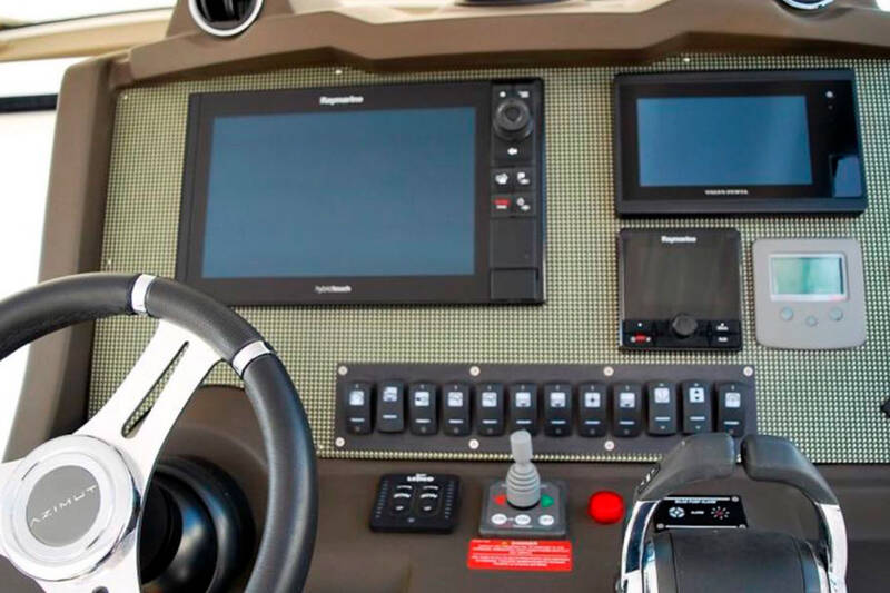 Helm station