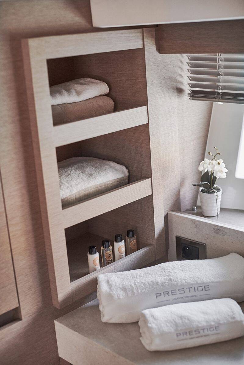 Owner's cabin bathroom