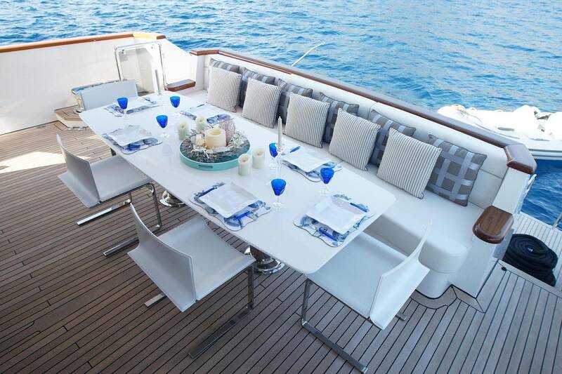 Cockpit dining
