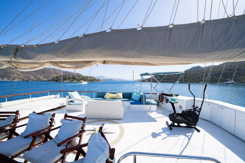 Upper deck