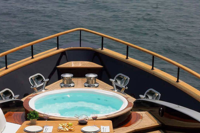 Jacuzzi on the bow