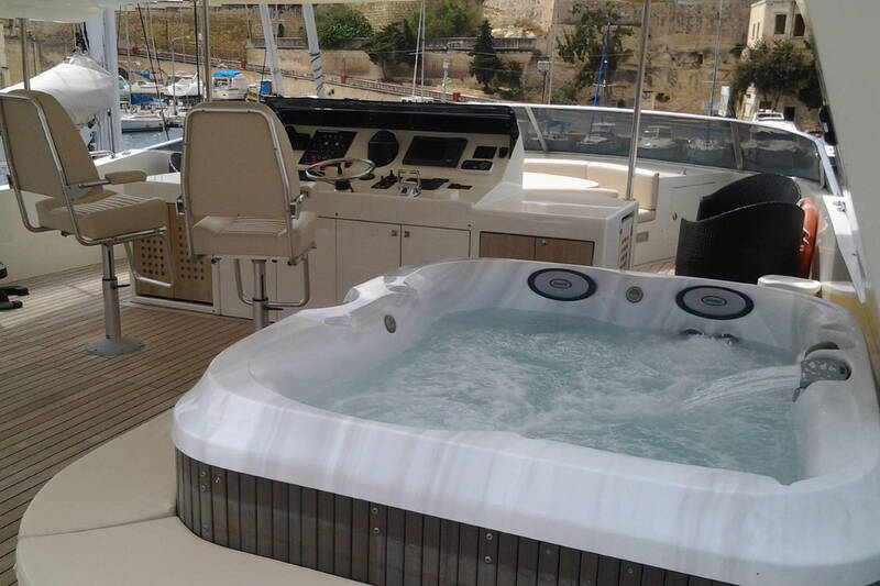 Jacuzzi on flybridge