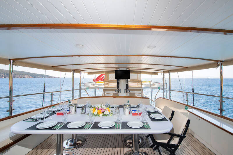 Deck dining