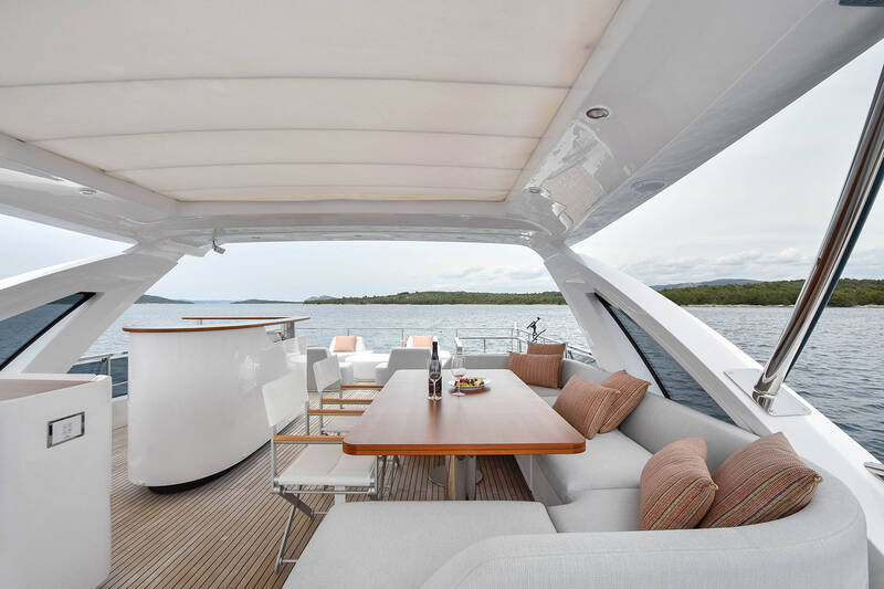 Dining area on flybridge