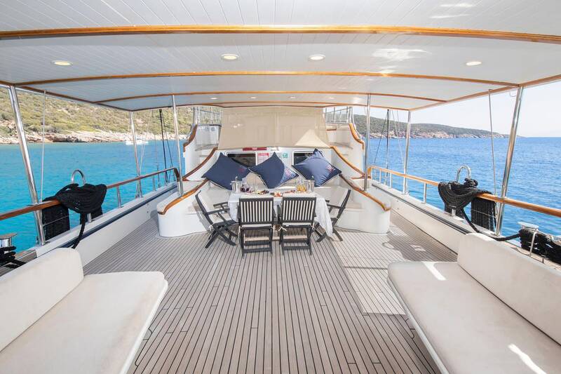 Deck lounge