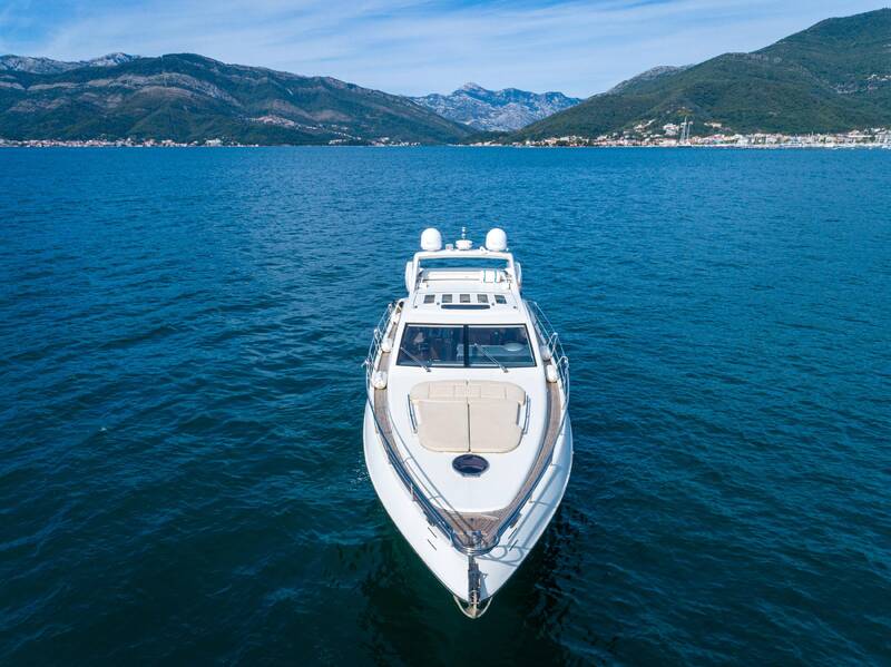 Exterior Azimut 68s