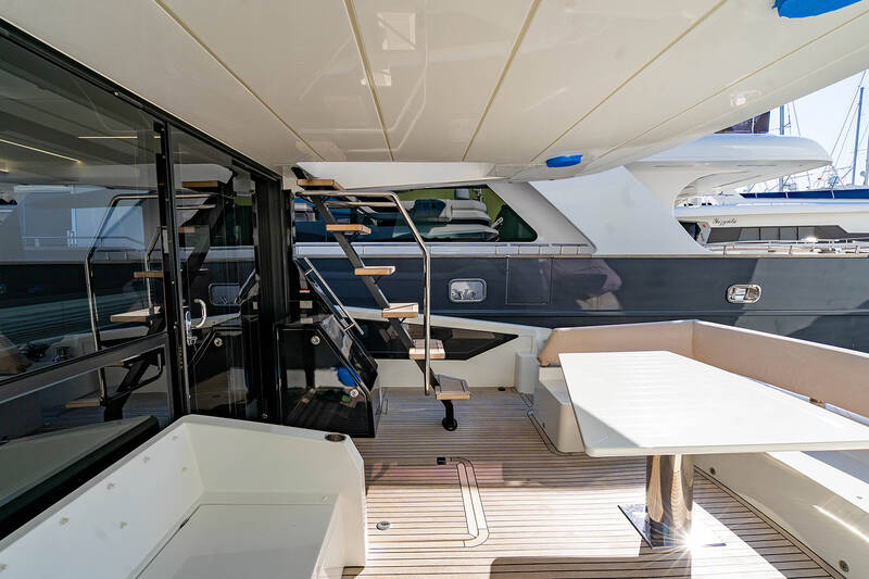 Dining area on cockpit