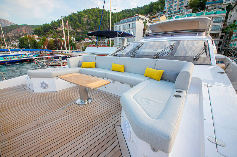 Lounge area on bow