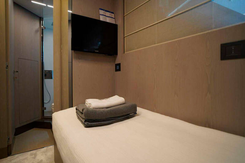 Cabin with a single bed