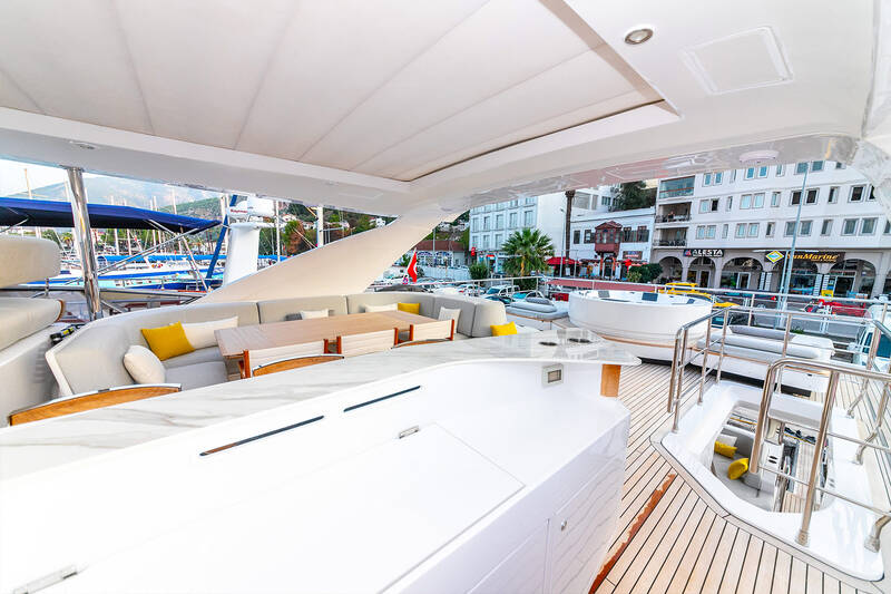 Bar on flybridge