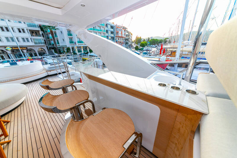 Bar on flybridge