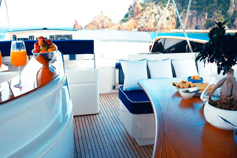 Bar on flybridge M/Y LADY AMANDA