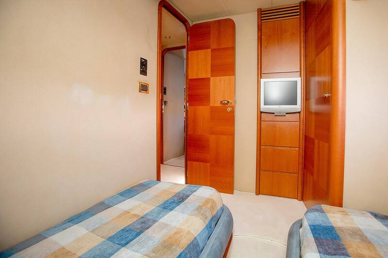 Guest cabin