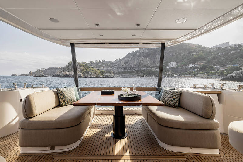 Dining area on cockpit