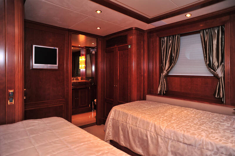 Guest cabin