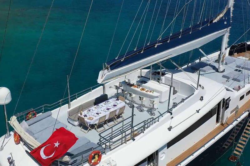  Dining area on deck