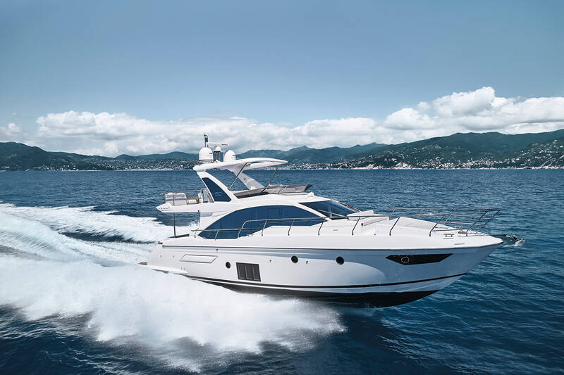 Exterior Azimut 50 Flybridge