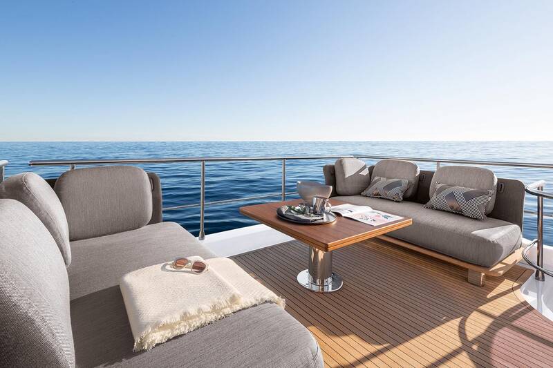Lounge area on aft flybridge