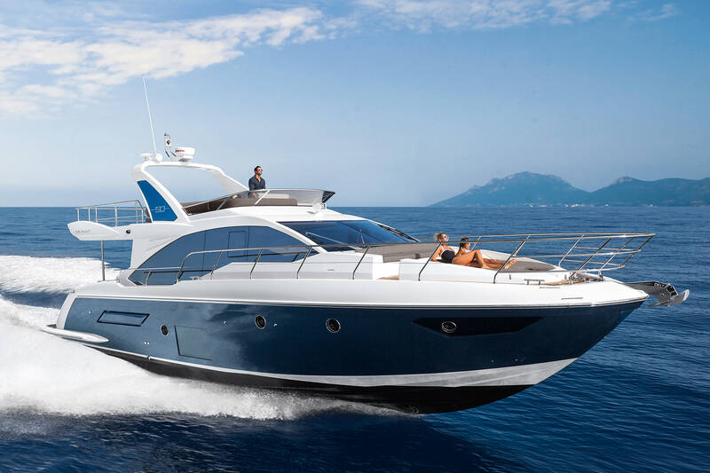 Exterior Azimut Flybridge 50