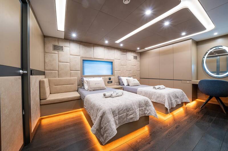 Guest cabin