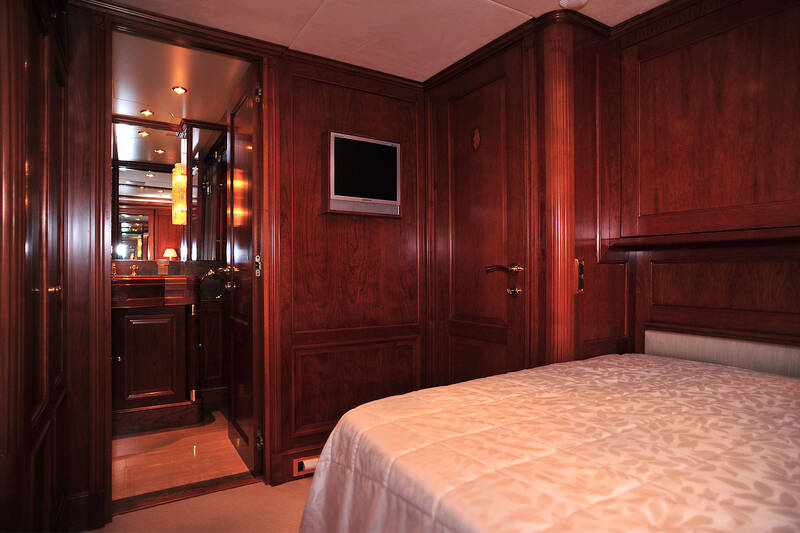 Guest cabin