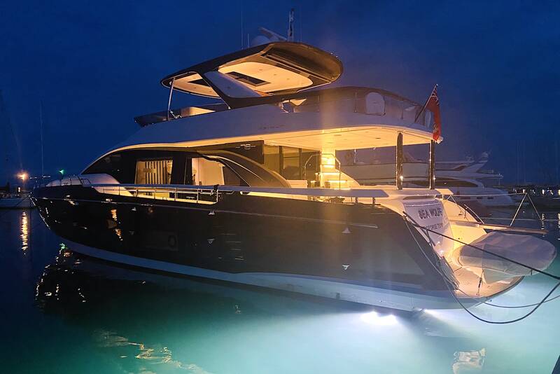 Exterior Azimut 78 Flybridge