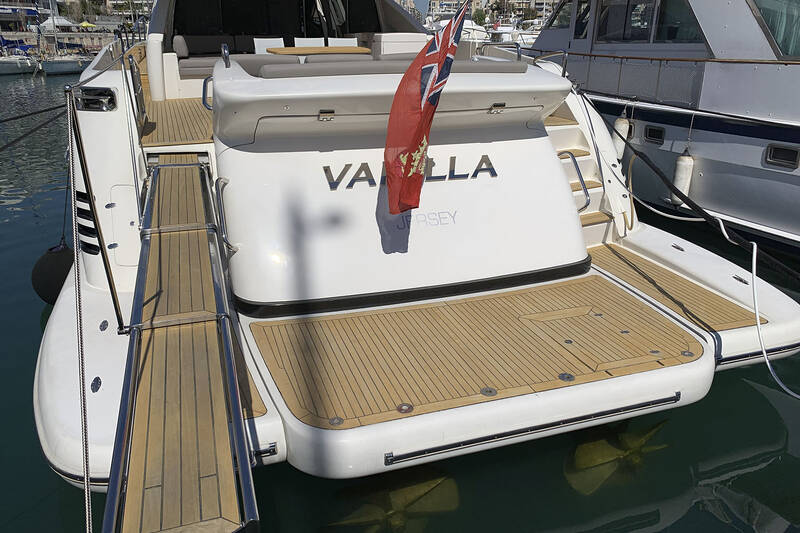 Swimming platform Azimut 86S