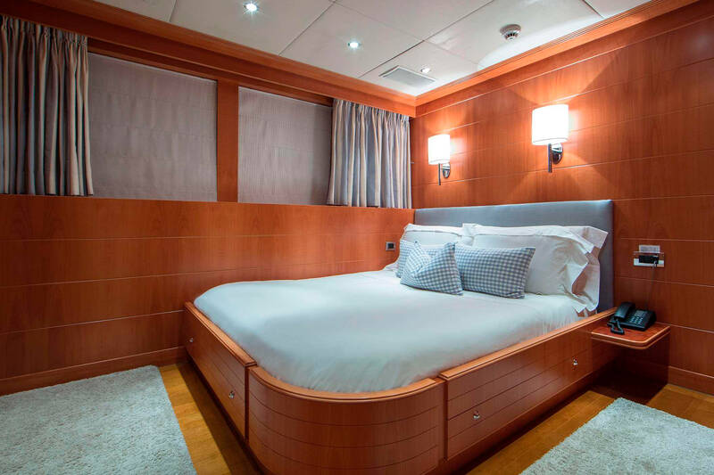 Guest cabin with double bed