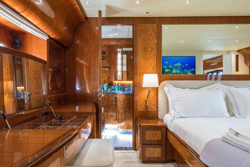 Master cabin M/Y CITA