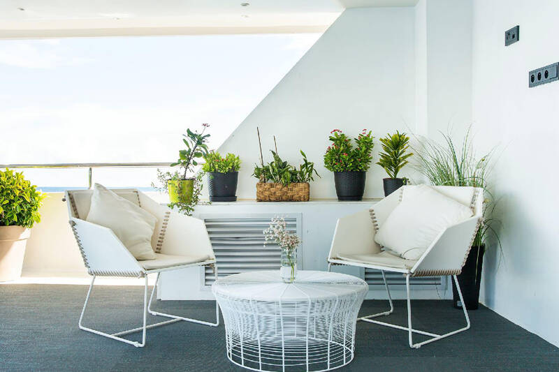 Lounge area on cockpit 