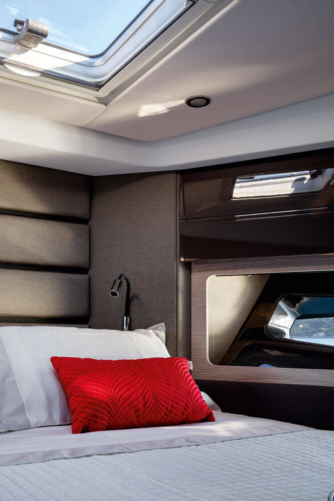 Master cabin (bow)