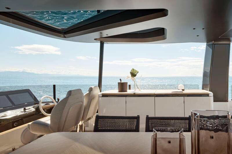 Flybridge helm station