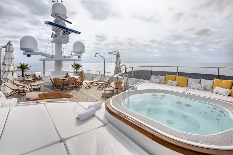 Jacuzzi on sundeck