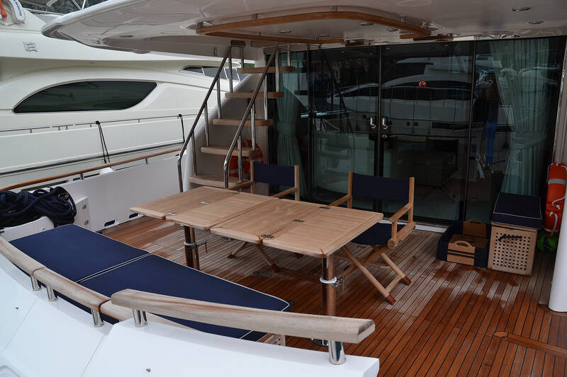 Cockpit Fairline Squadron 78 (2011)