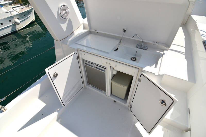 Wet-bar on flybridge