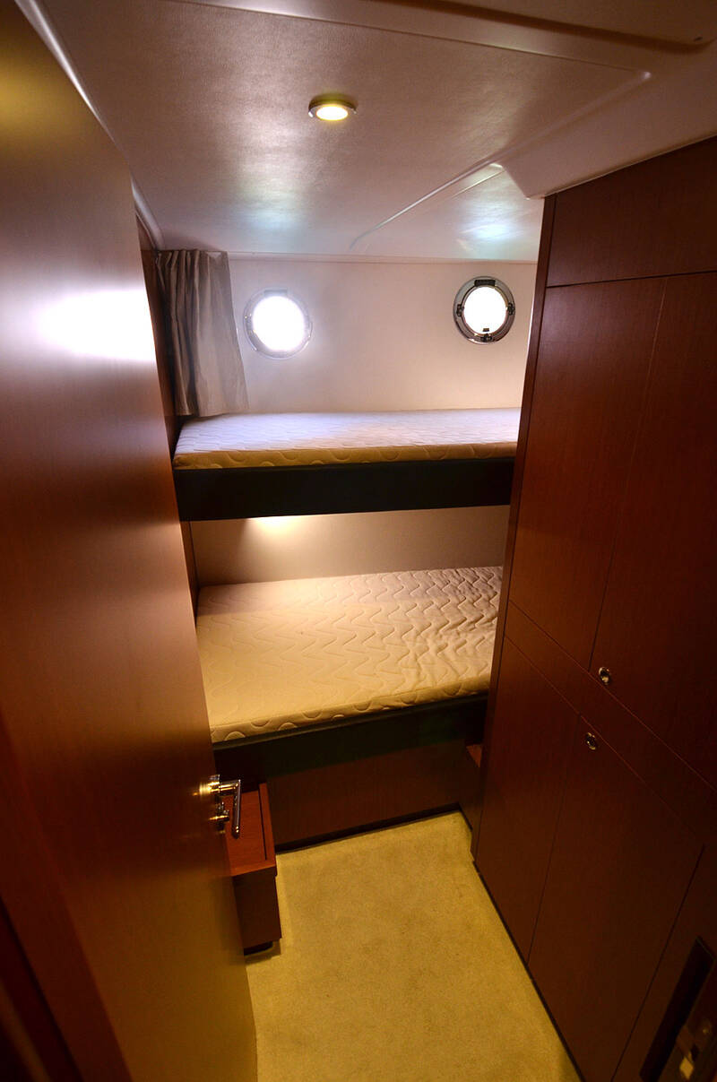 Guest cabin