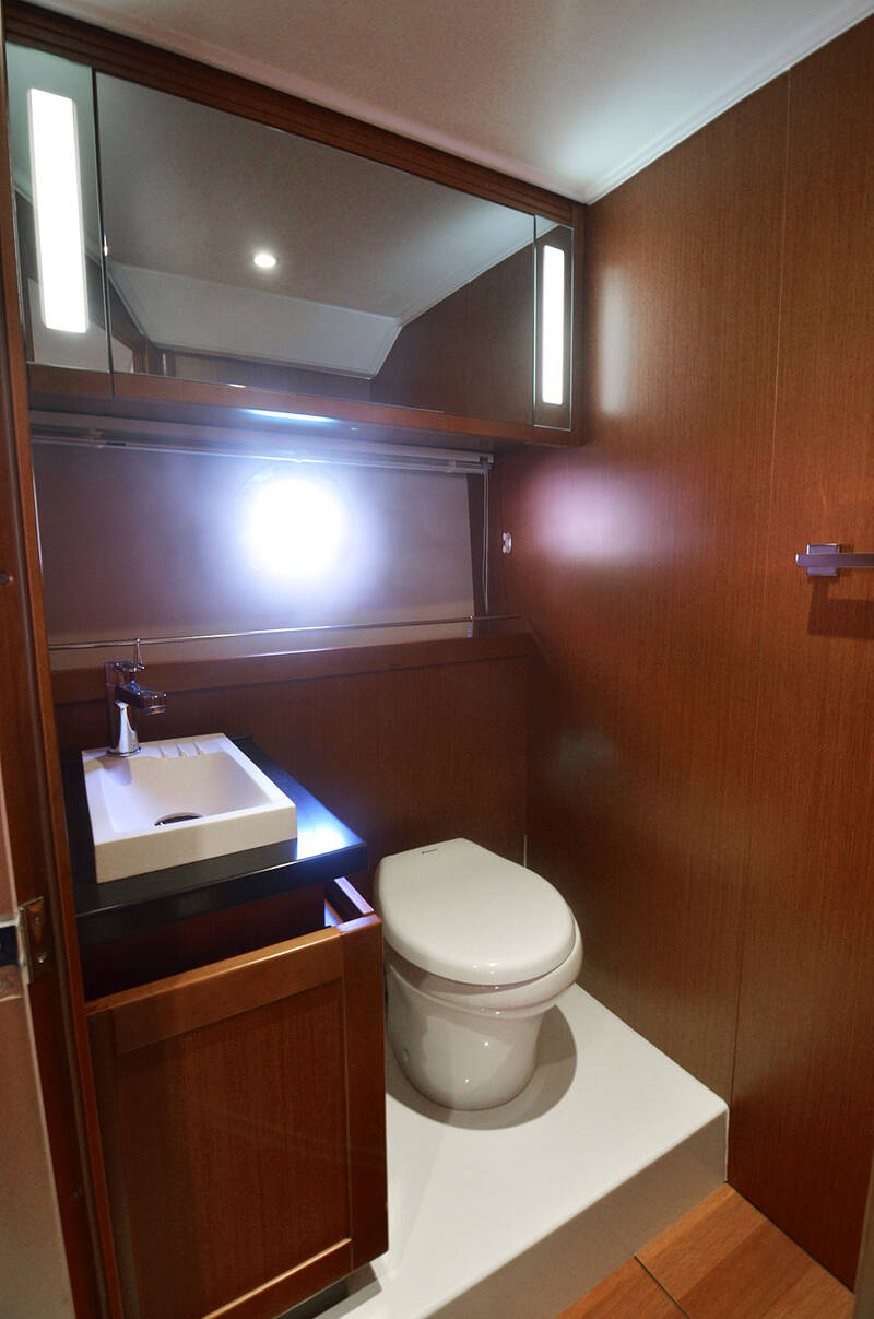 Master cabin bathroom