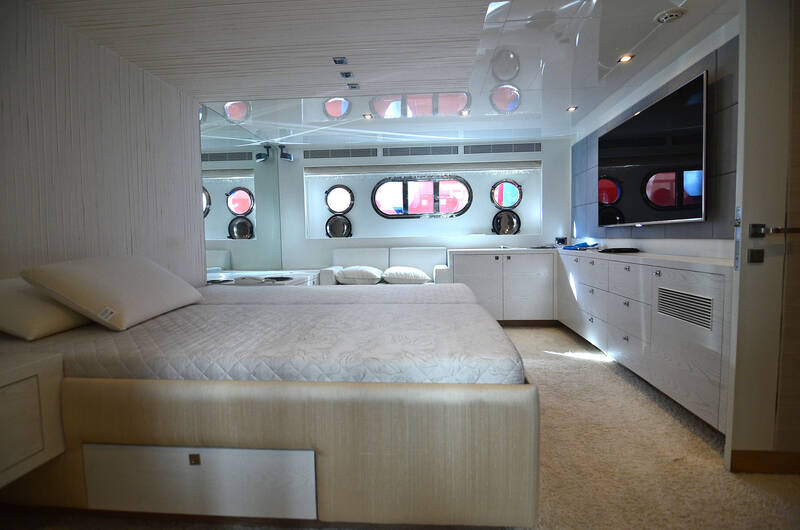 Master cabin amidships
