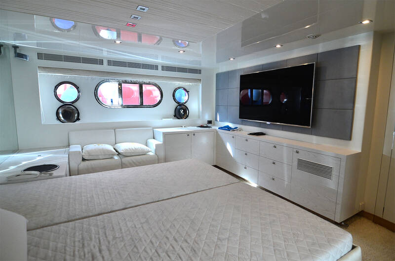 Master cabin amidships