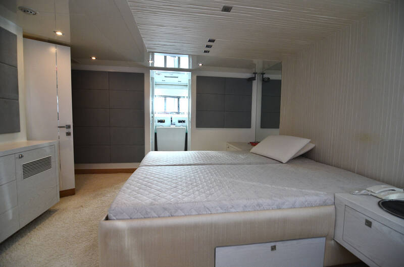 Master cabin amidships