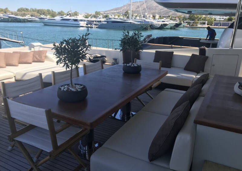 Dining area in the cockpit